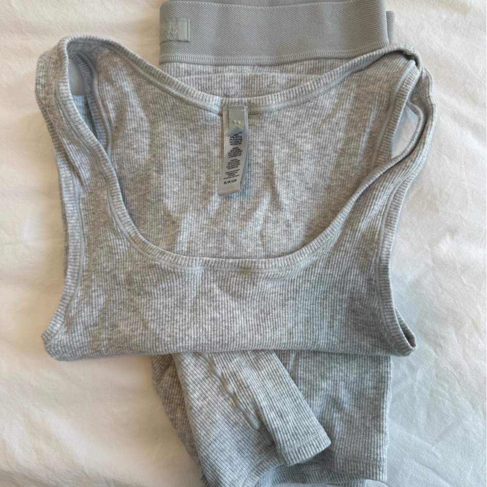 SKIMS Gray Ribbed Tank and High-Waist Shorts Set - Picture 2 of 2